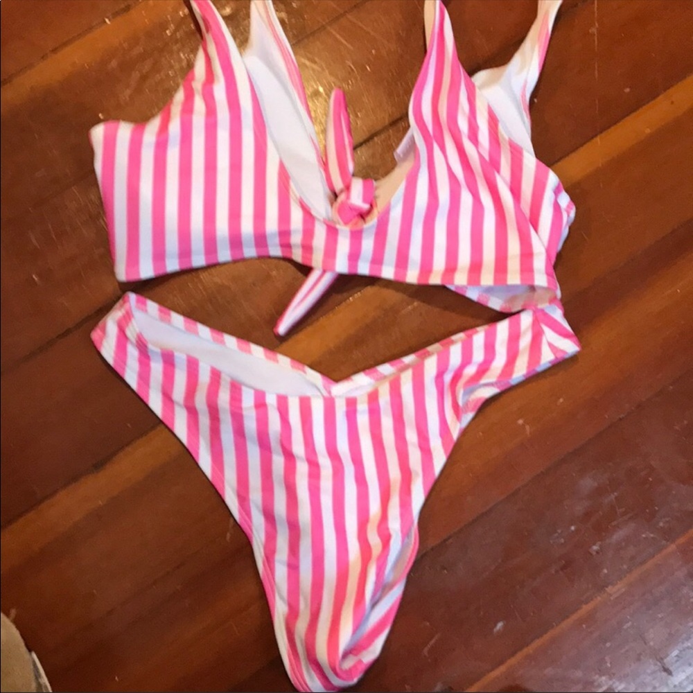 Bikini - Picture 4 of 4